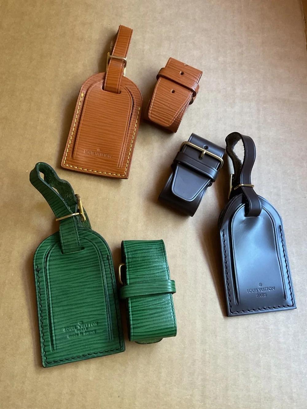 ✅LV PICK 1 set color, AUTHENTIC LEATHER TAG